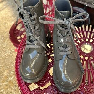 DKNY Glossy Charcoal Lace-Up size 7 rainboots